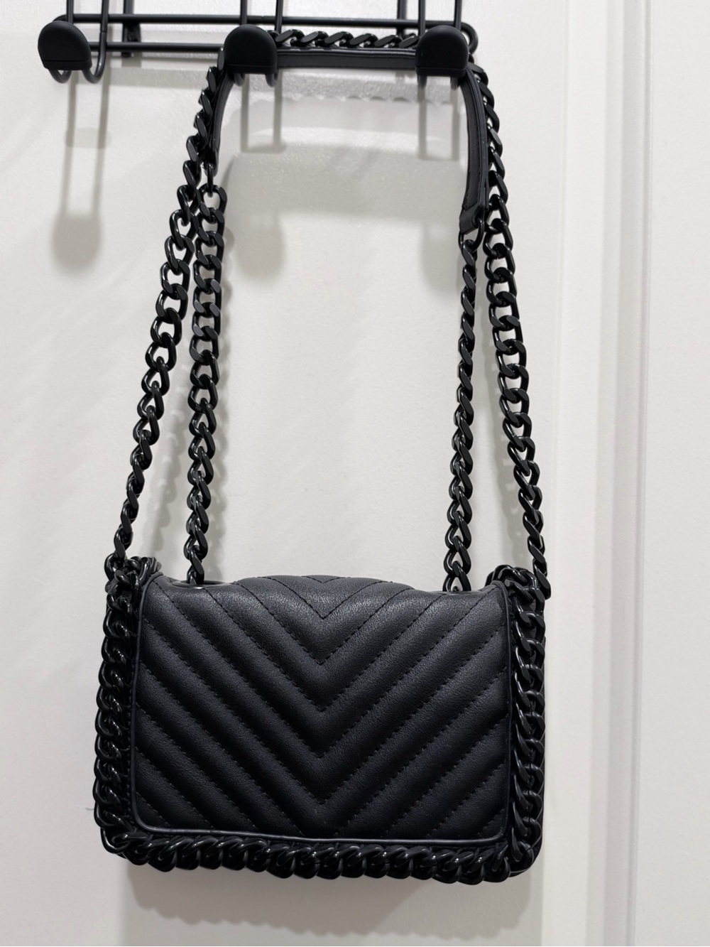 Black Quilted Chain Shoulder Bag - Unbranded